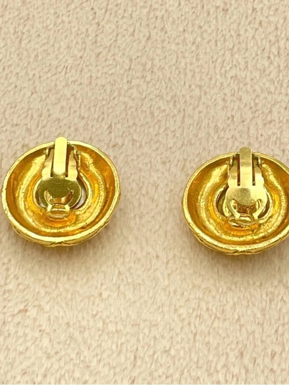 Chanel🩵 Pearl Coco 24kGold Plated Round Earrings W/ Chanel Box -EUC-Authentic